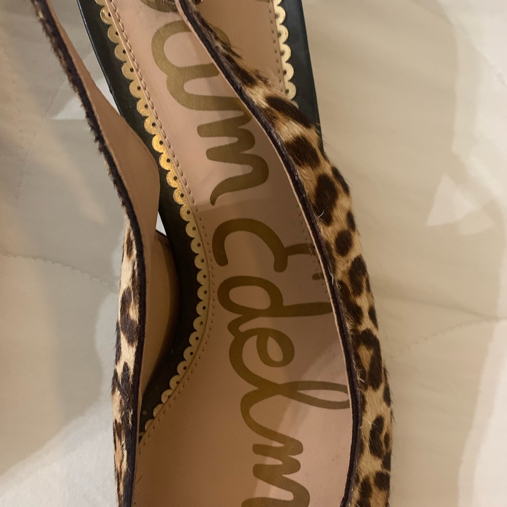 Size 9 leopard kitten heal closed heal shoes.